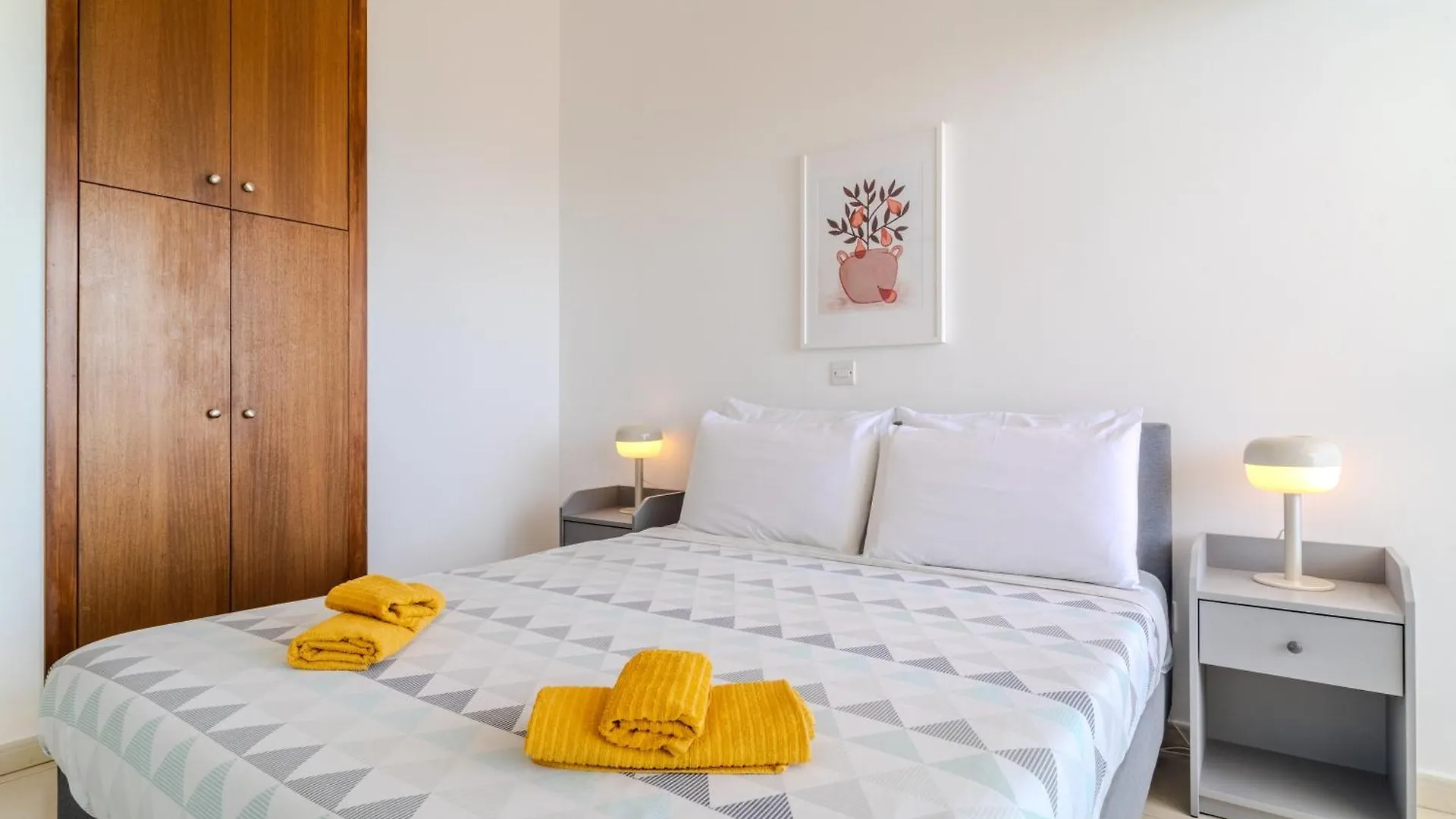 Amazing Sea And Marina View City Center 2Bdr Flat Larnaca Cyprus