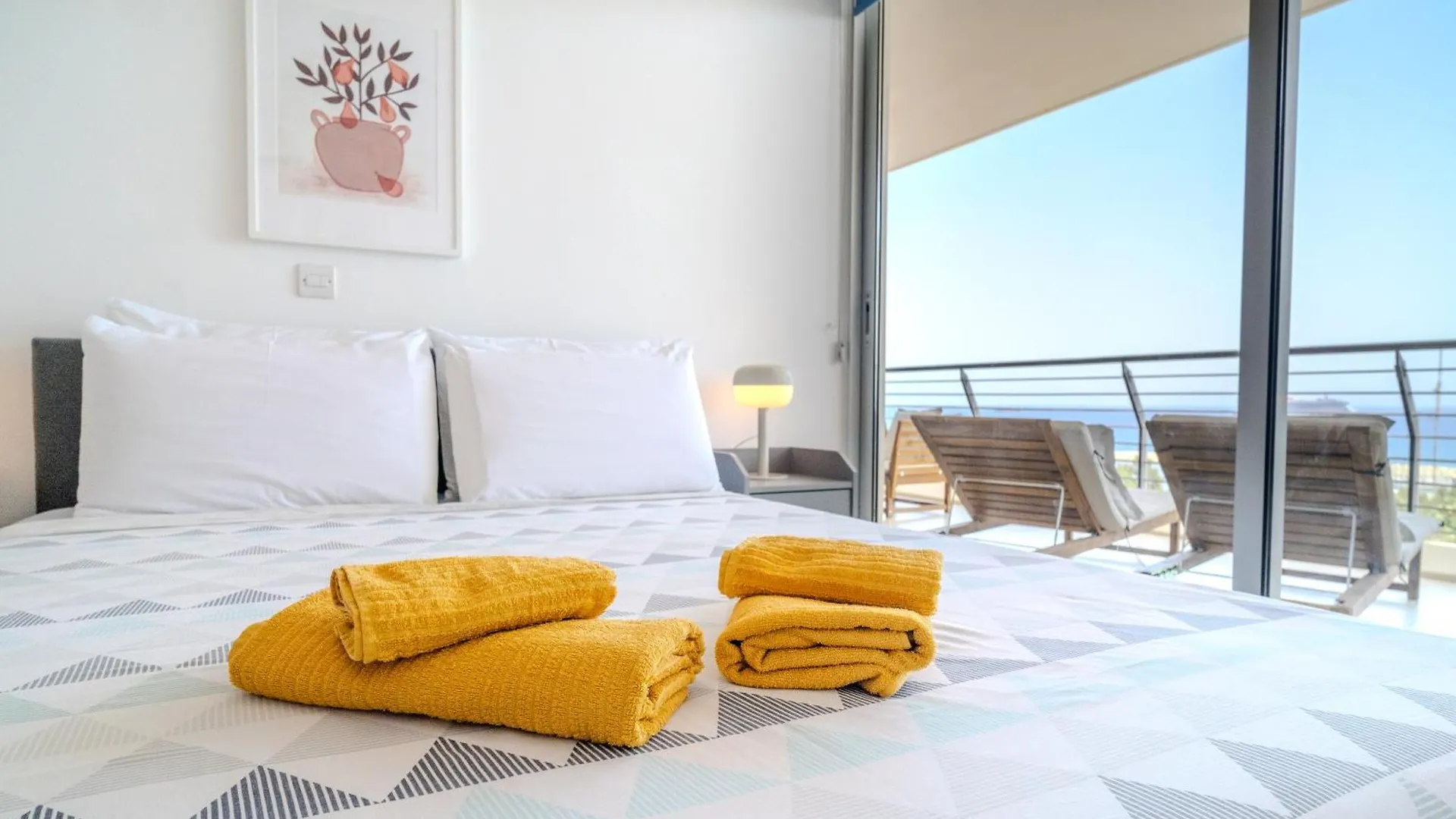 Amazing Sea And Marina View City Center 2Bdr Flat Larnaca Apartment